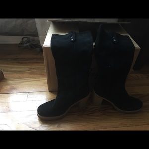 Black ugg boots